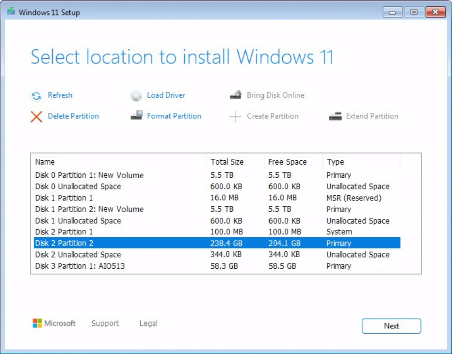 El asistente de Configuración de Windows 11: partición principal en el disco del sistema operativo seleccionada como local para instalar Windows 11.