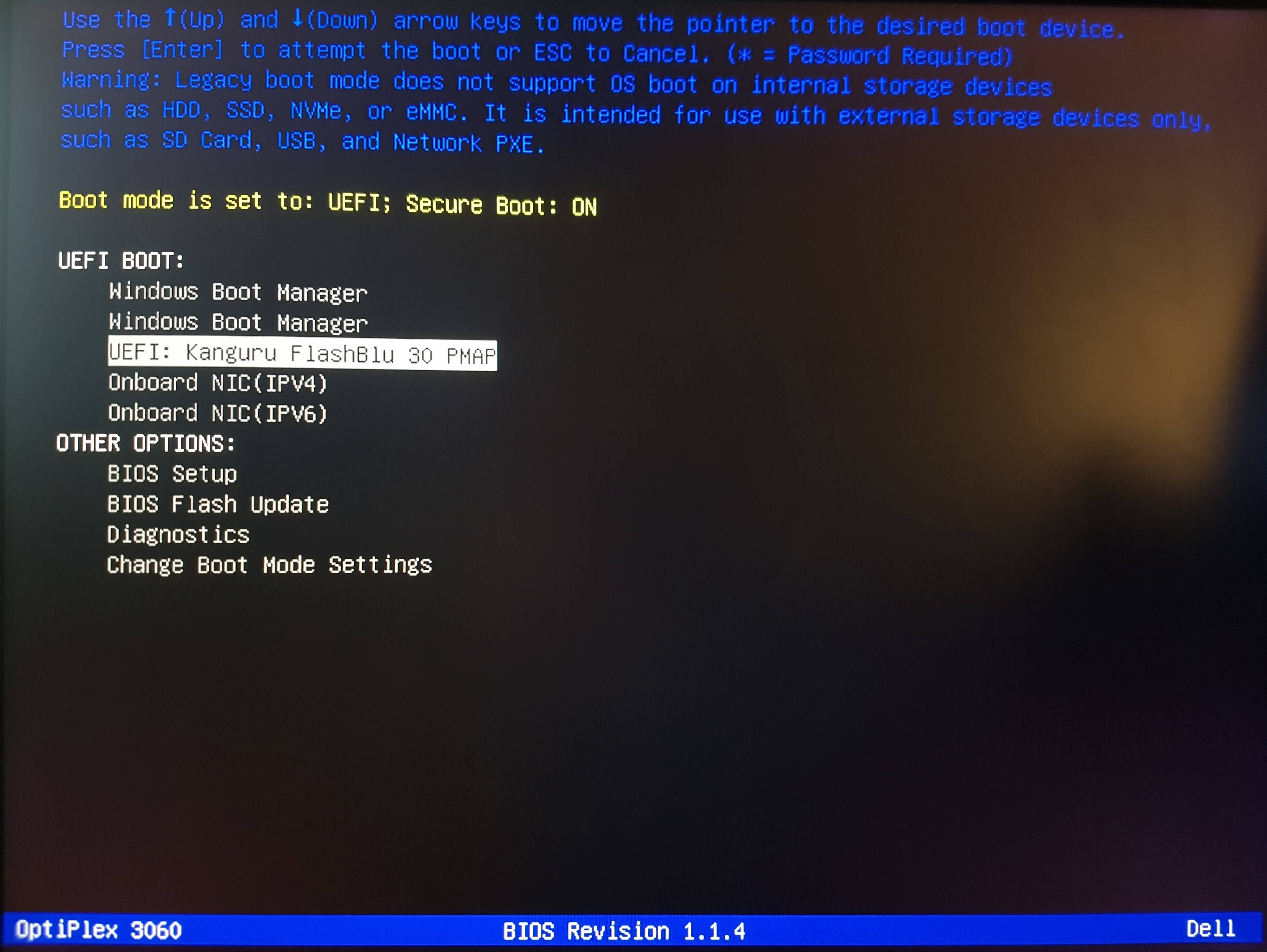 Menú de inicio que se muestra al restablecer la imagen del software en un dispositivo mediante un USB de arranque.